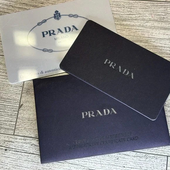 💯 Authentic PRADA Saffiano Red Compact Wallet with Box $795 - Picture 2 of 15